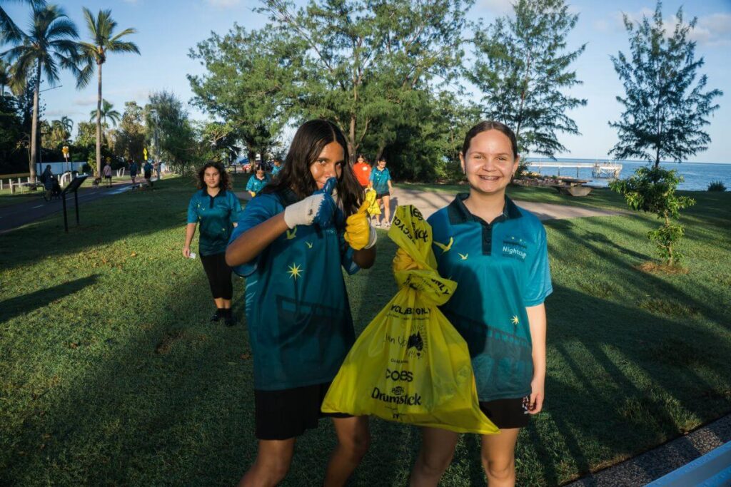 Stars students from Nightcliff Middle School in Darwin cleaning up litter on the beach for Clean Up Australia Day.
